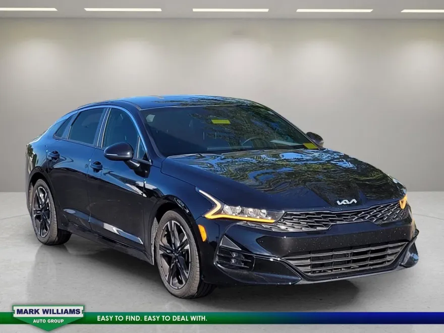 2022 Kia K5 GT-Line photo 1