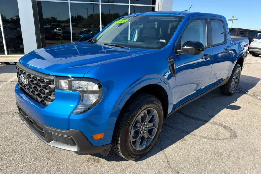 2025 Ford Maverick XLT photo 1