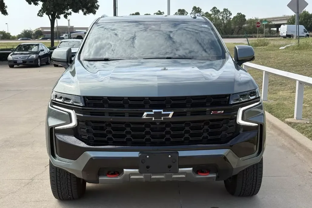 2023 Chevrolet Suburban Z71 photo 1