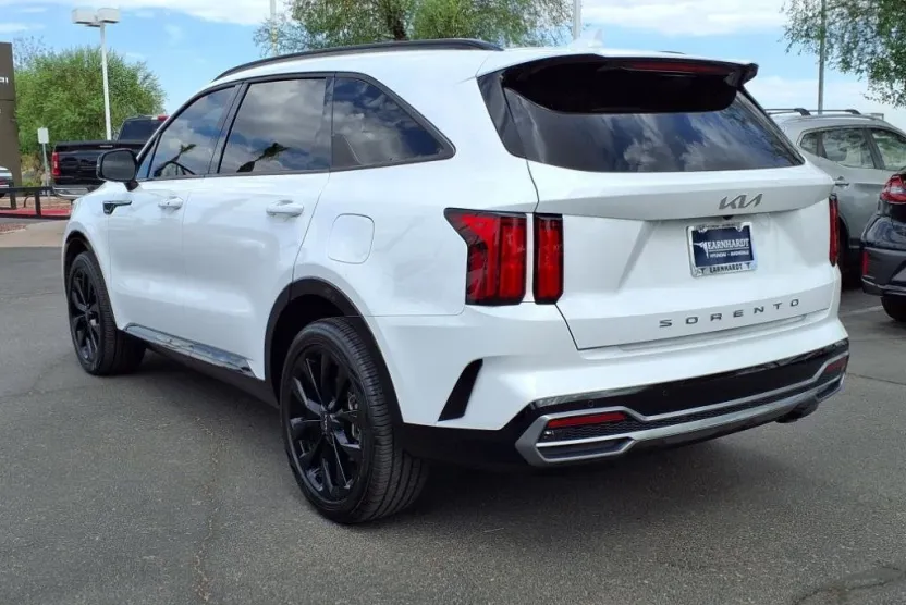 2022 Kia Sorento SX photo 1
