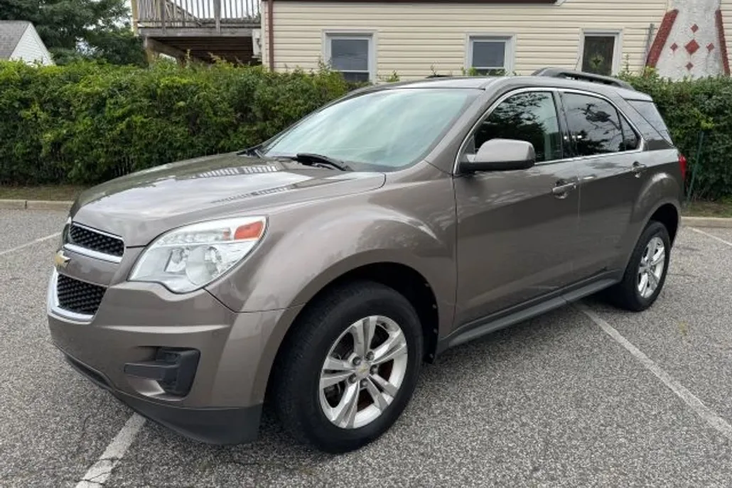 2011 Chevrolet Equinox LT photo 1