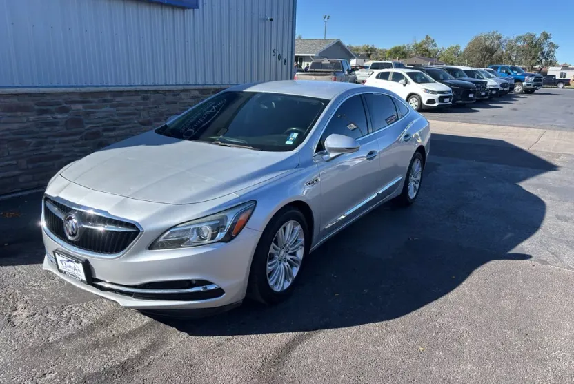 2018 Buick LaCrosse Essence photo 1