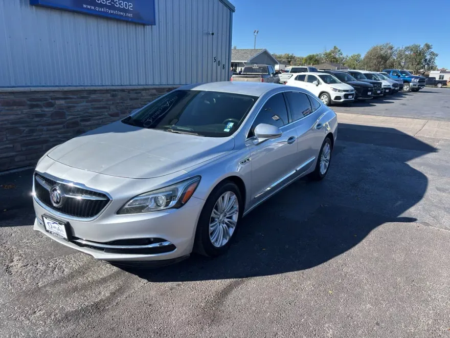 2018 Buick LaCrosse Essence photo 1