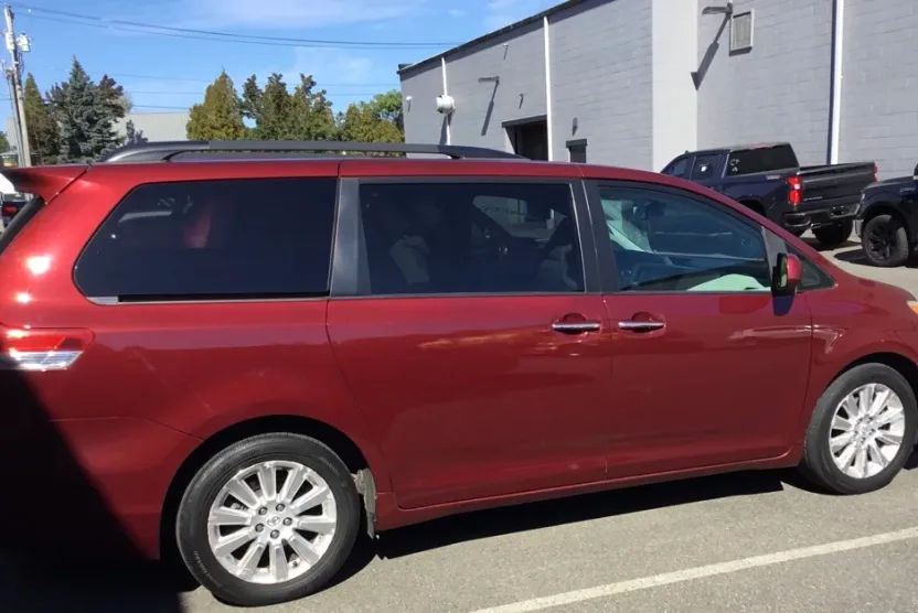 2011 Toyota Sienna Limited photo 1