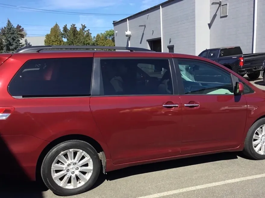 2011 Toyota Sienna Limited photo 1