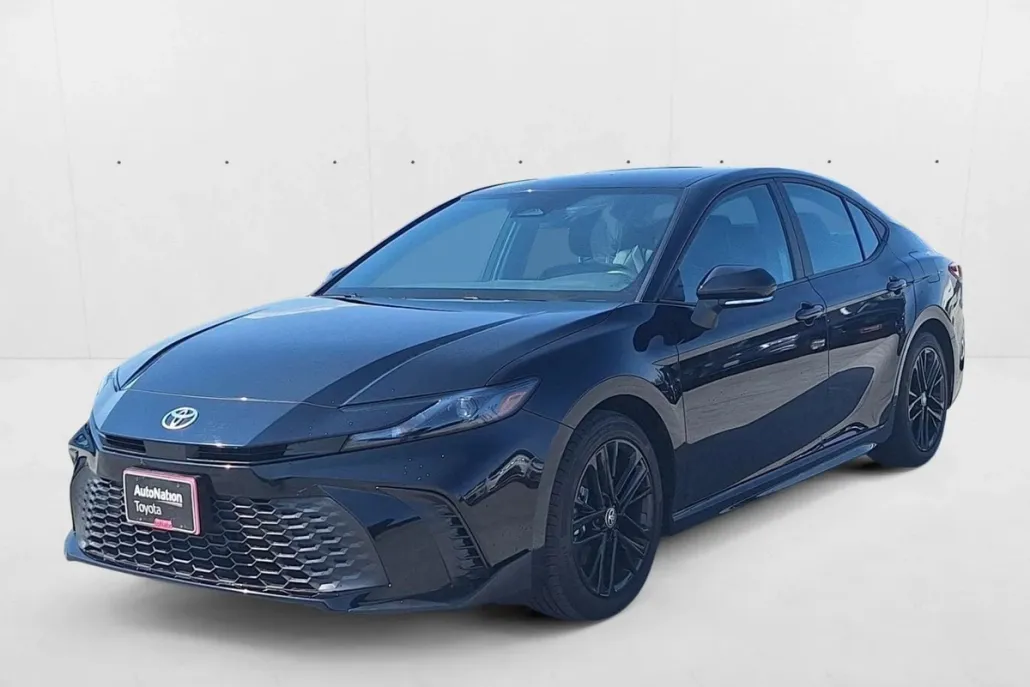 2025 Toyota Camry SE photo 1