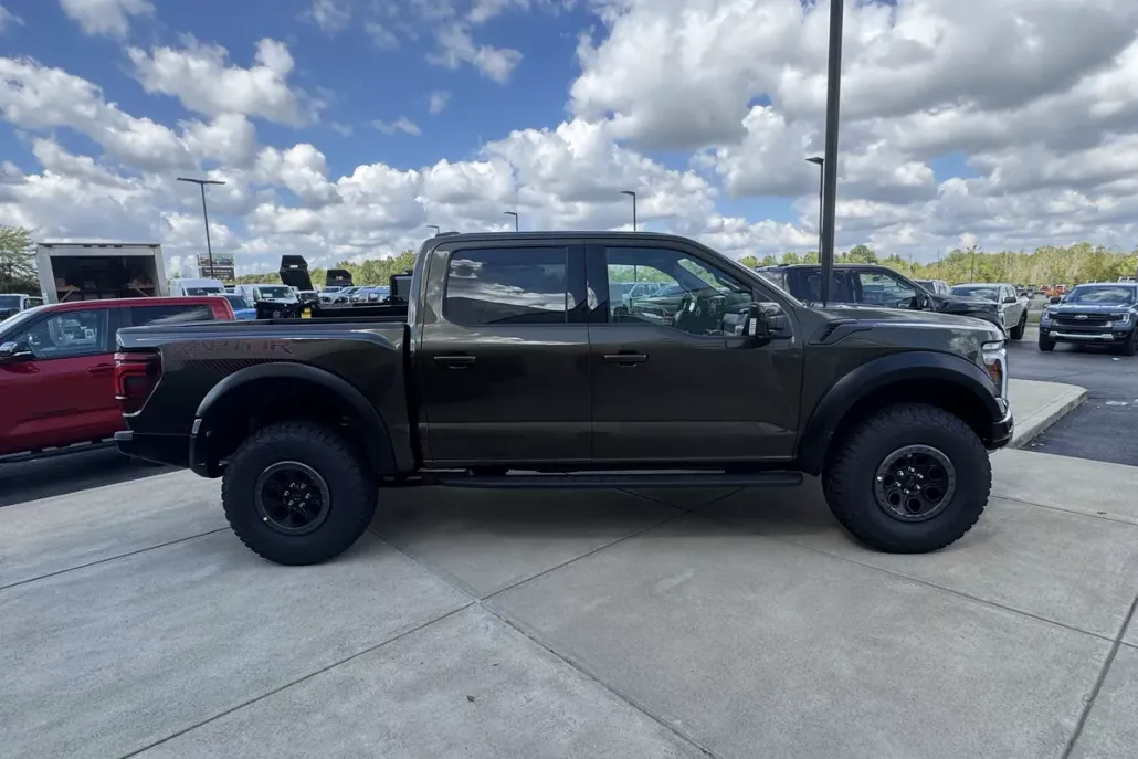 2025 Ford F-150 Raptor photo 1