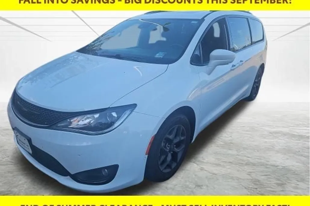 2019 Chrysler Pacifica Touring Plus photo 1