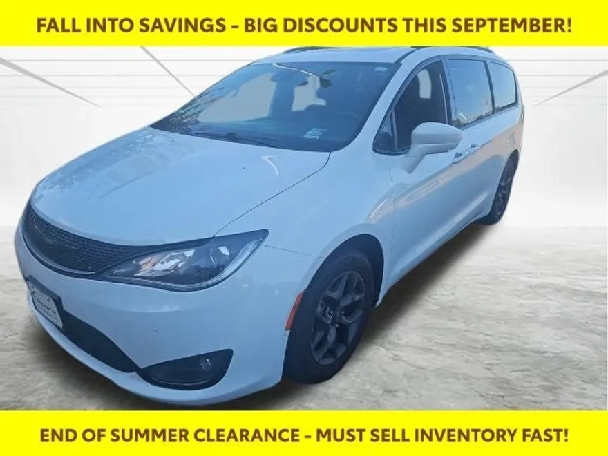 2019 Chrysler Pacifica Touring Plus photo 1