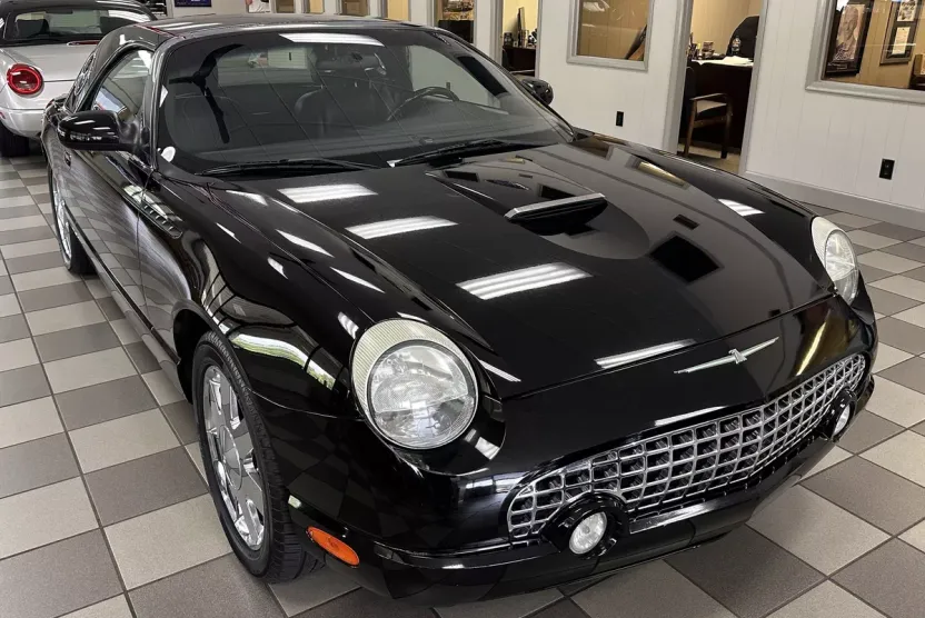 2002 Ford Thunderbird Premium photo 1
