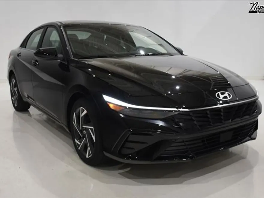 2025 Hyundai Elantra SEL Convenience photo 1
