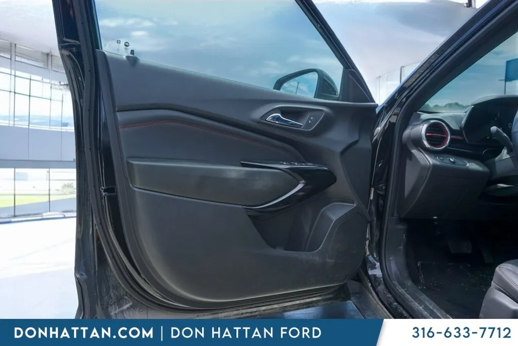 2024 Chevrolet Trax photo 1