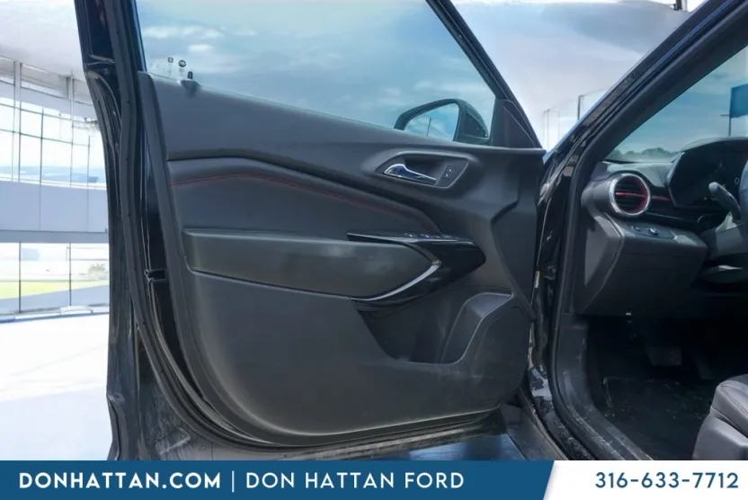 2024 Chevrolet Trax photo 1