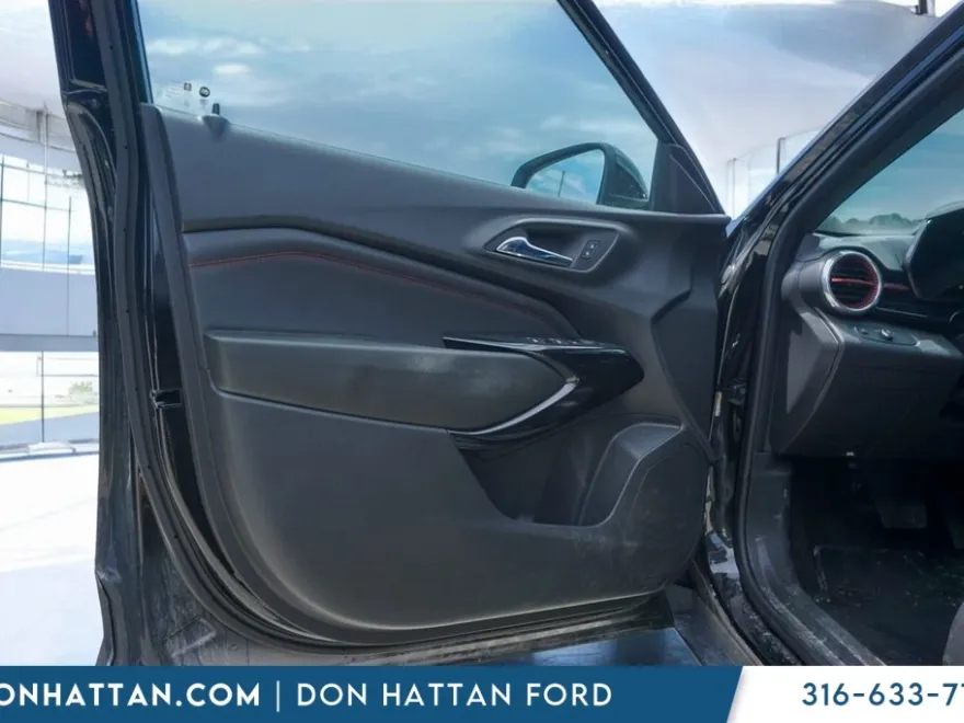2024 Chevrolet Trax photo 1