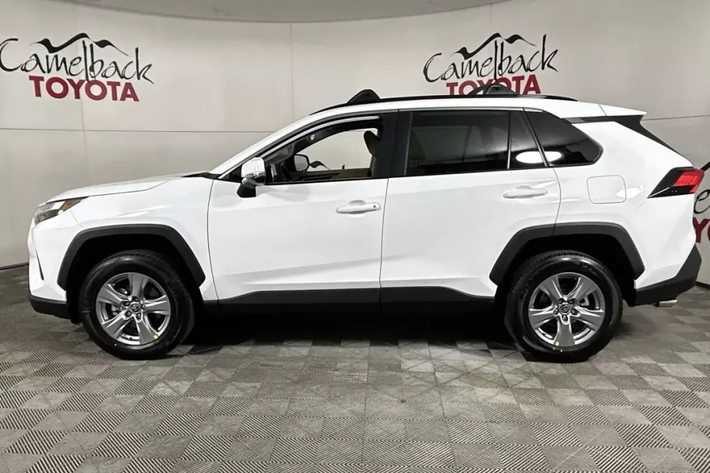 2025 Toyota RAV4 XLE photo 1