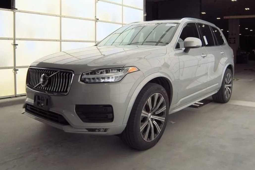 2023 Volvo XC90 B5 Core photo 1
