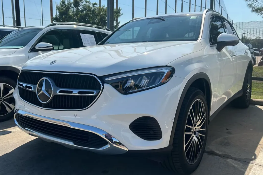 2025 Mercedes Benz GLC 300 photo 1