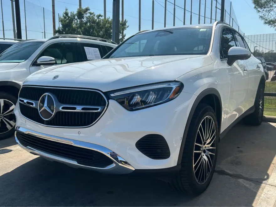 2025 Mercedes Benz GLC 300 photo 1