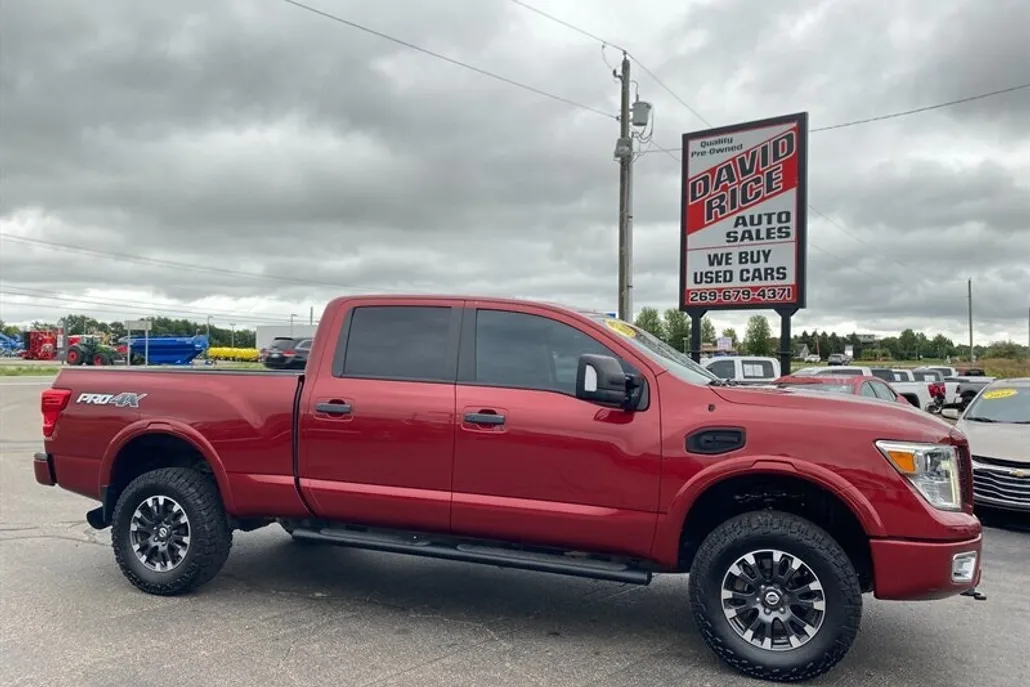 2019 Nissan Titan PRO-4X photo 1