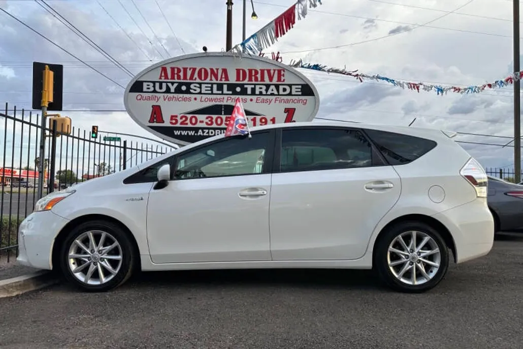 2014 Toyota Prius V Five photo 1