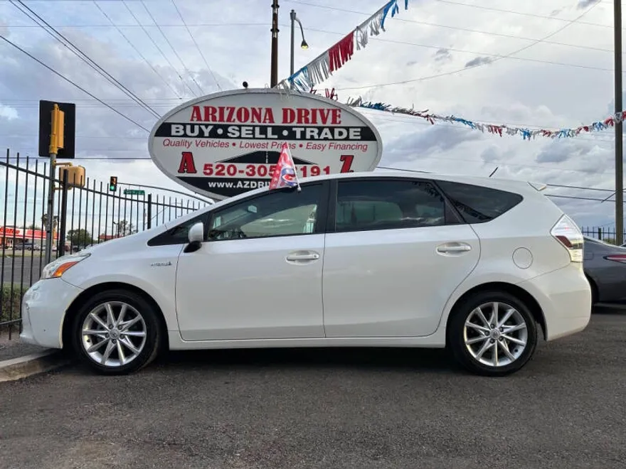 2014 Toyota Prius V Five photo 1