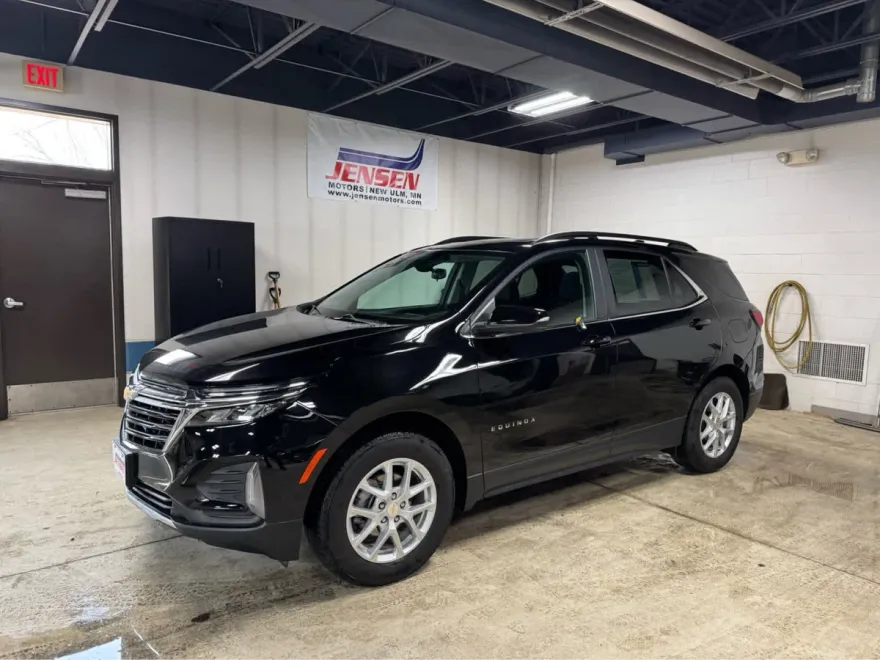 2022 Chevrolet Equinox LT photo 1