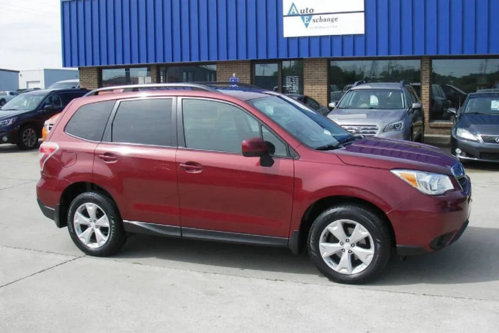 2016 Subaru Forester 2.5i Premium photo 1