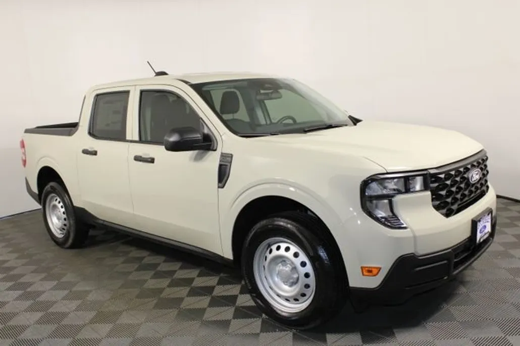 2025 Ford Maverick XL photo 1