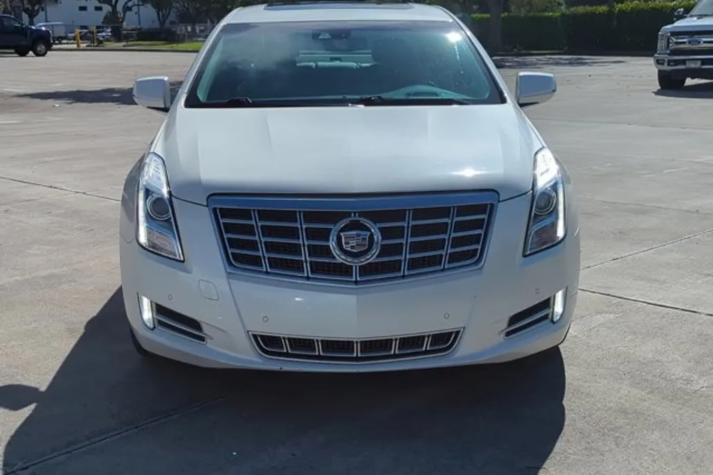 2013 Cadillac XTS Premium photo 1