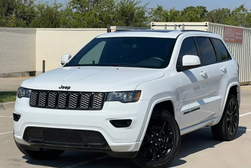 2019 Jeep Grand Cherokee Altitude photo 1