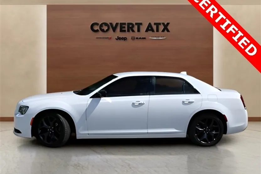 2023 Chrysler 300 Touring photo 1