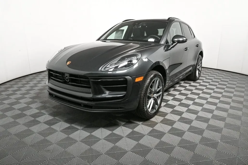 2026 Porsche Macan T photo 1