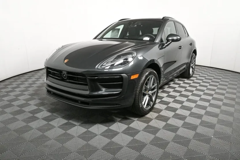 2026 Porsche Macan T photo 1