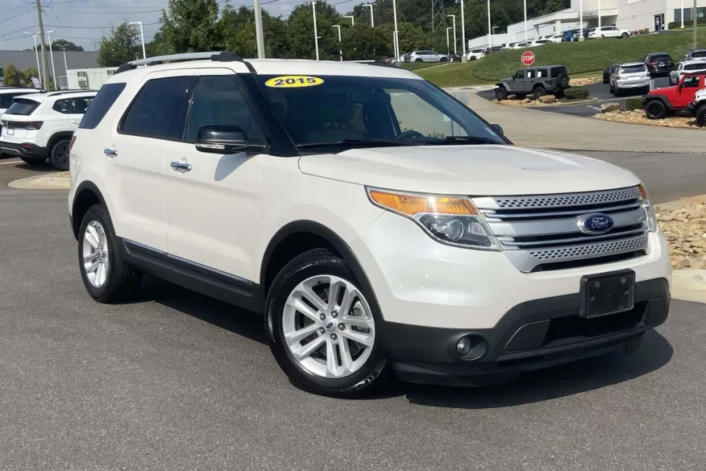 2015 Ford Explorer XLT photo 1