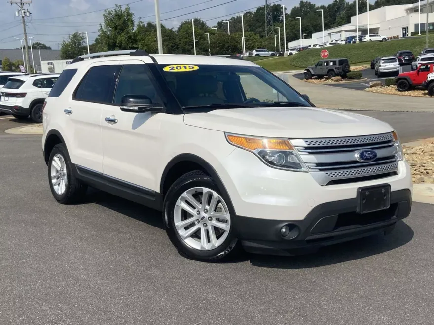 2015 Ford Explorer XLT photo 1