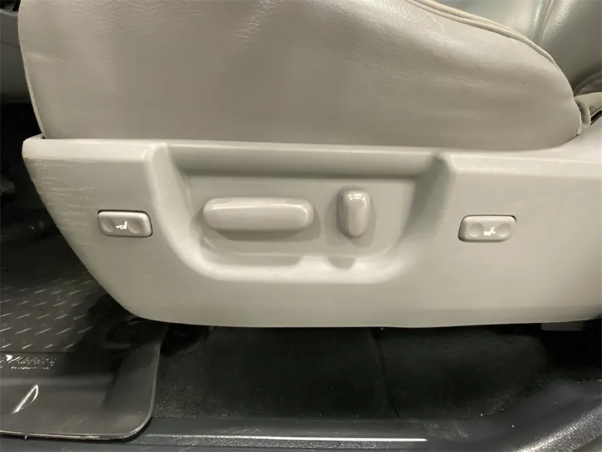 2016 Toyota Sequoia Limited photo 1