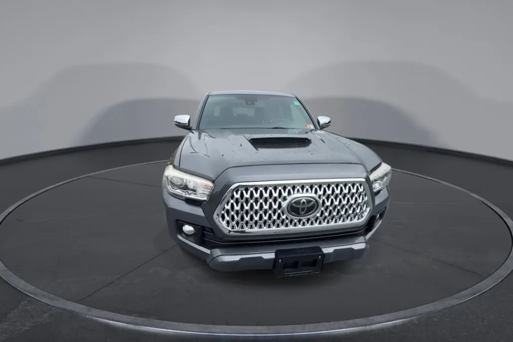 2018 Toyota Tacoma TRD Sport photo 1