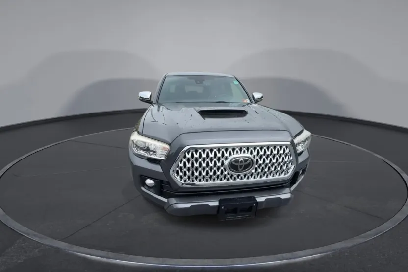 2018 Toyota Tacoma TRD Sport photo 1