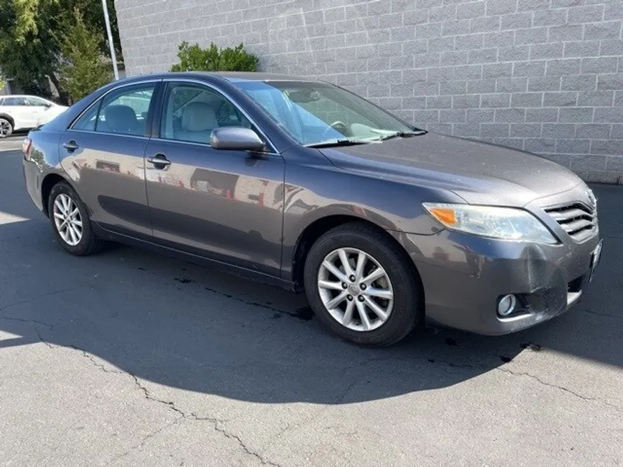 2011 Toyota Camry XLE photo 1