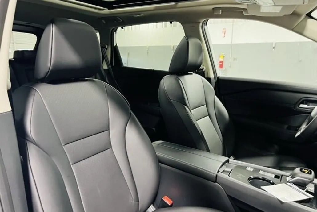 2026 Nissan Rogue SV photo 1