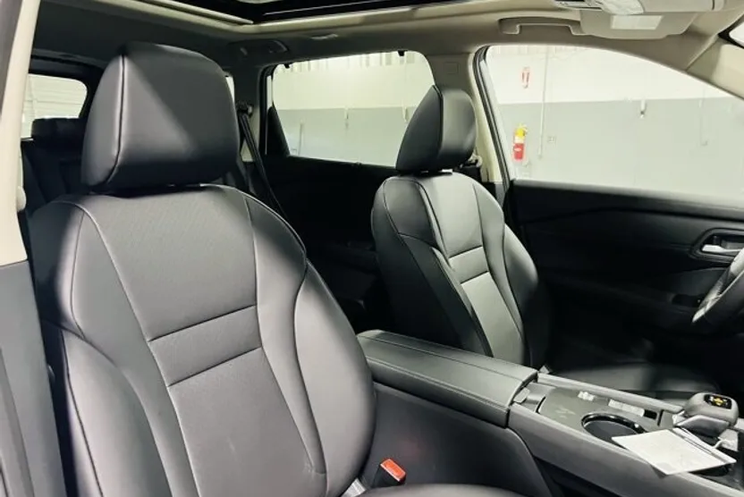 2026 Nissan Rogue SV photo 1