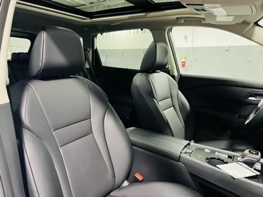 2026 Nissan Rogue SV photo 1