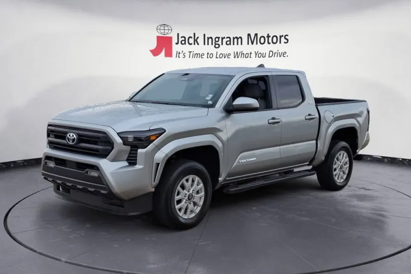 2024 Toyota Tacoma SR5 photo 1
