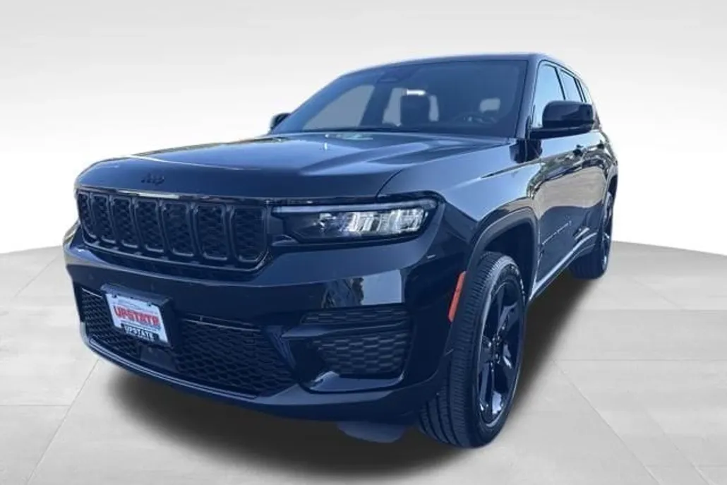 2023 Jeep Grand Cherokee Laredo Altitude X photo 1