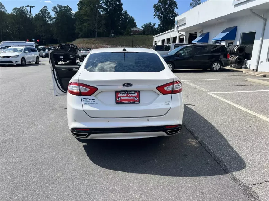 2016 Ford Fusion SE photo 1