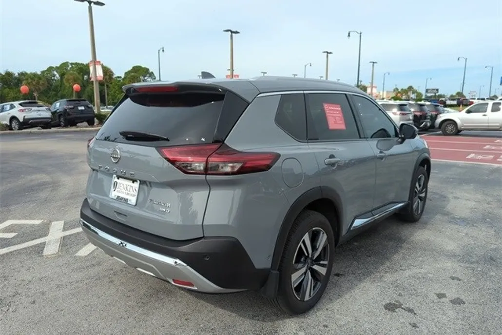 2023 Nissan Rogue Platinum photo 1