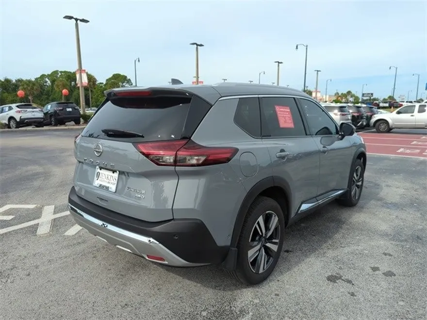 2023 Nissan Rogue Platinum photo 1