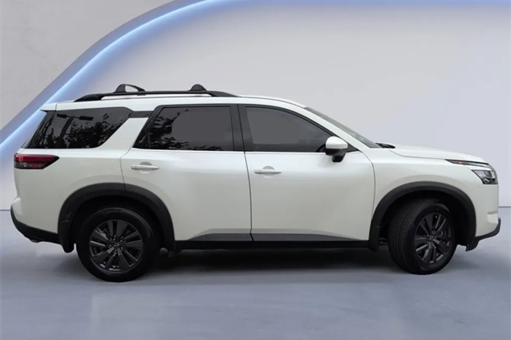 2022 Nissan Pathfinder SV photo 1