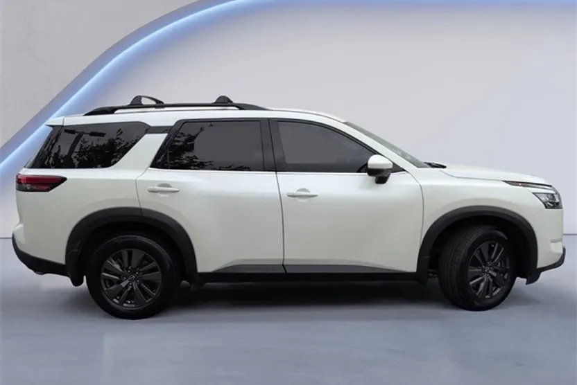 2022 Nissan Pathfinder SV photo 1
