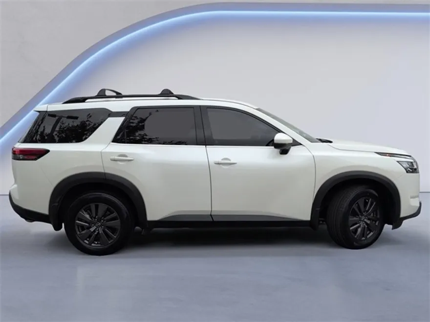 2022 Nissan Pathfinder SV photo 1